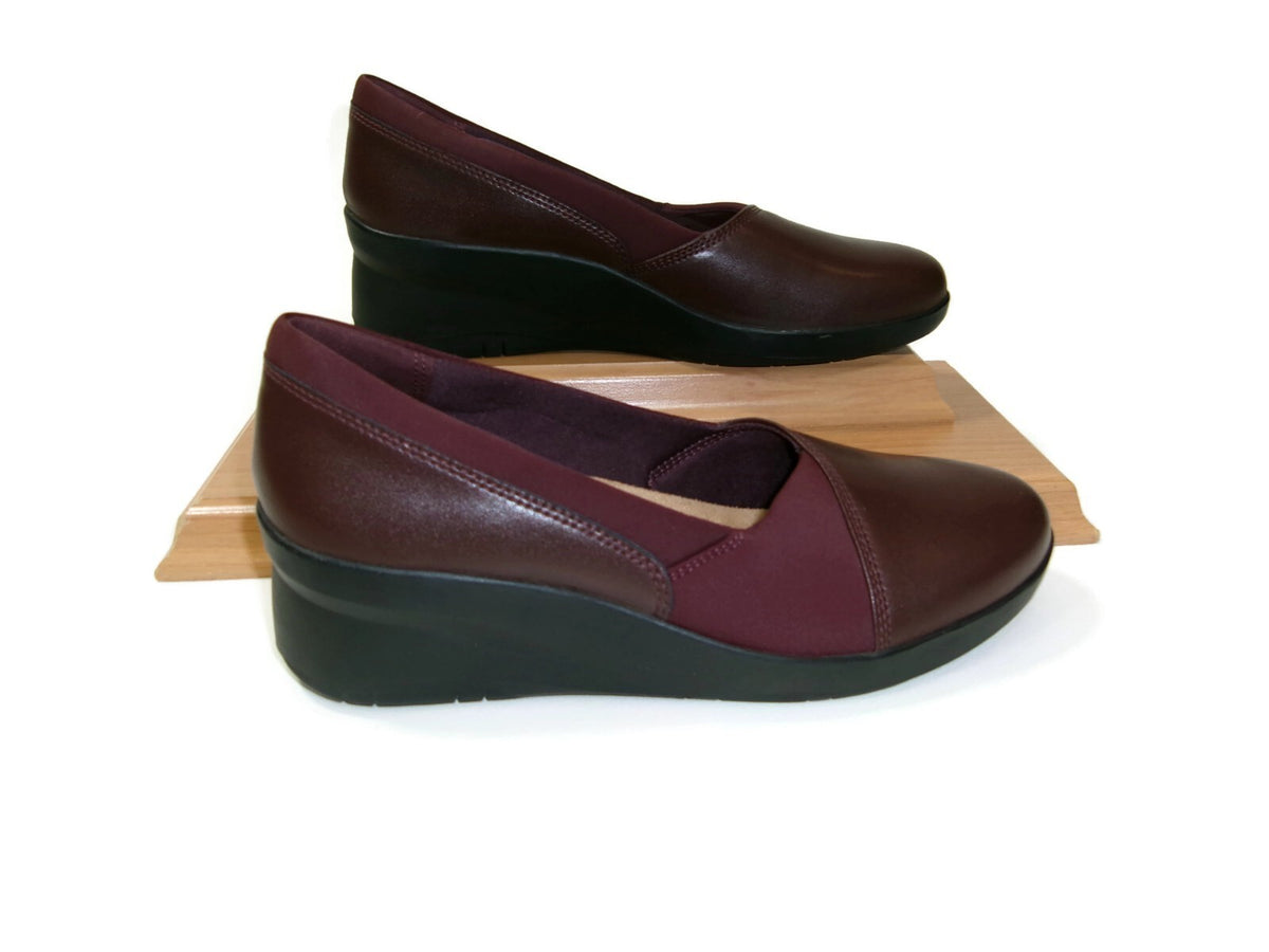 Clarks Suttyn Womens Wedge Heel Shoes  Burgundy Leather Slip On Comfort Size 8 M