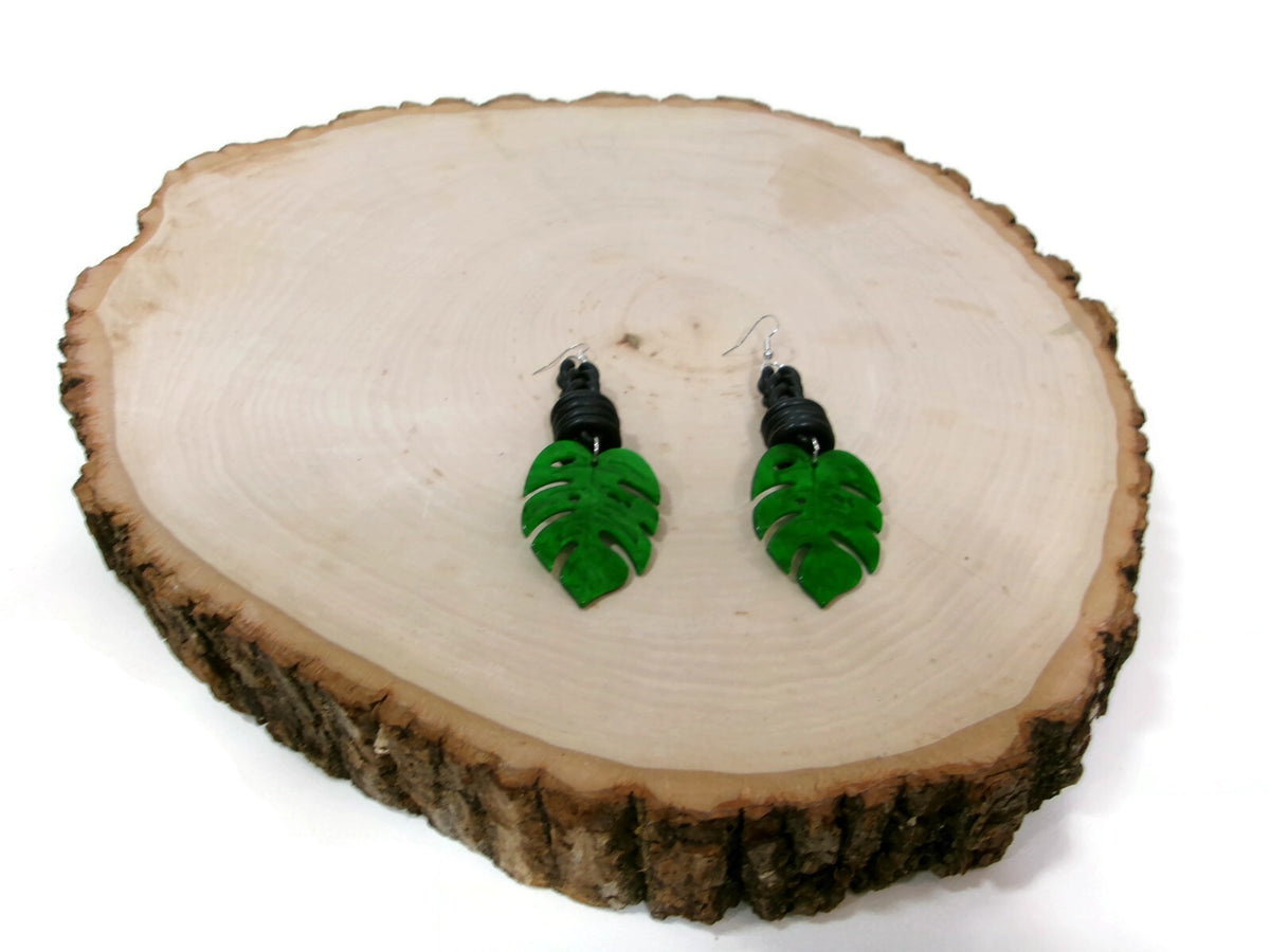 Womens Ear Candy Statement Drop Earrings Green Acrylic Leaf & Rubber Design