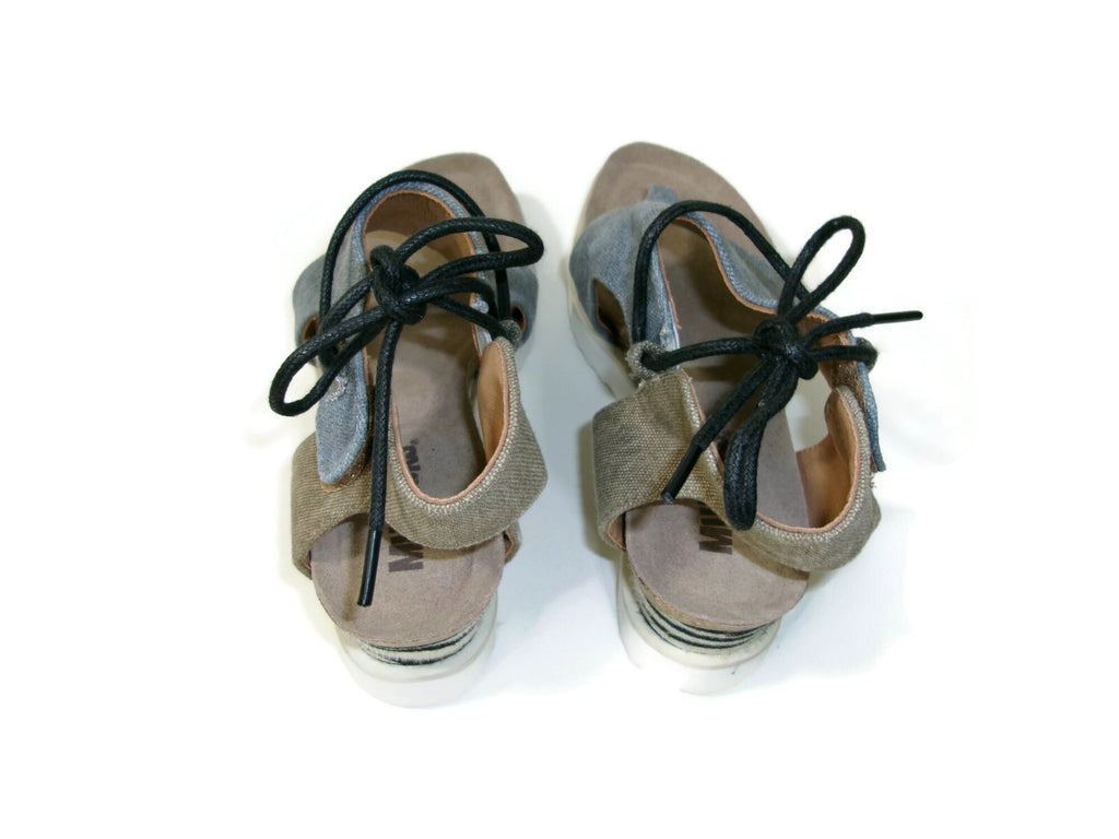 Muk Luks Womens Sandals Shoes Size 8 Light Denin Khaki Canvas Zebra Side Design
