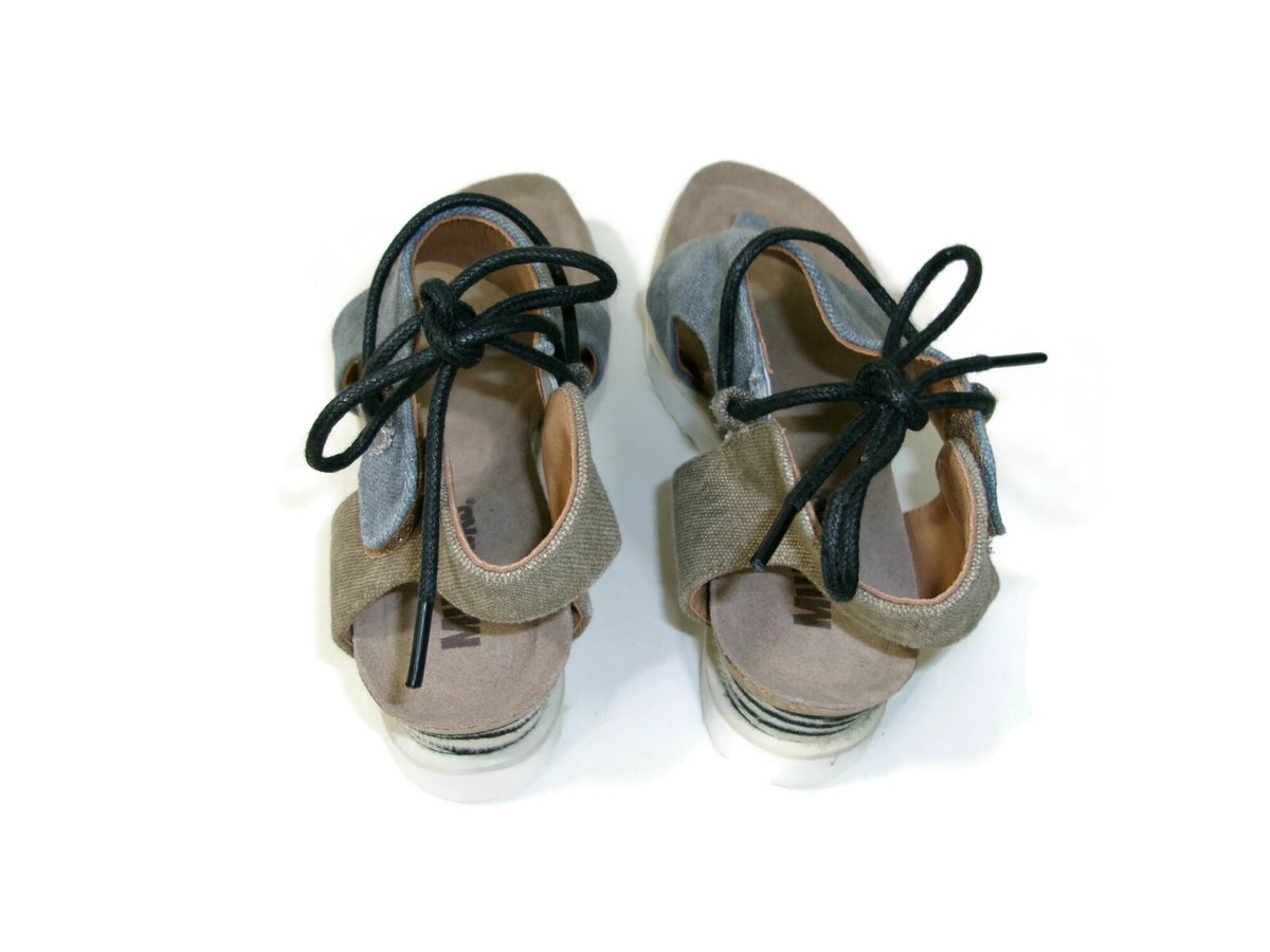 Muk Luks Womens Sandals Shoes Size 8 Light Denin Khaki Canvas Zebra Side Design
