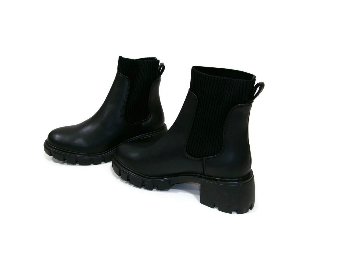 Womens STEVE MADDEN  Chunky Black Sock Boots Shoes Hayle  Ankle Slip ON Size 8.5