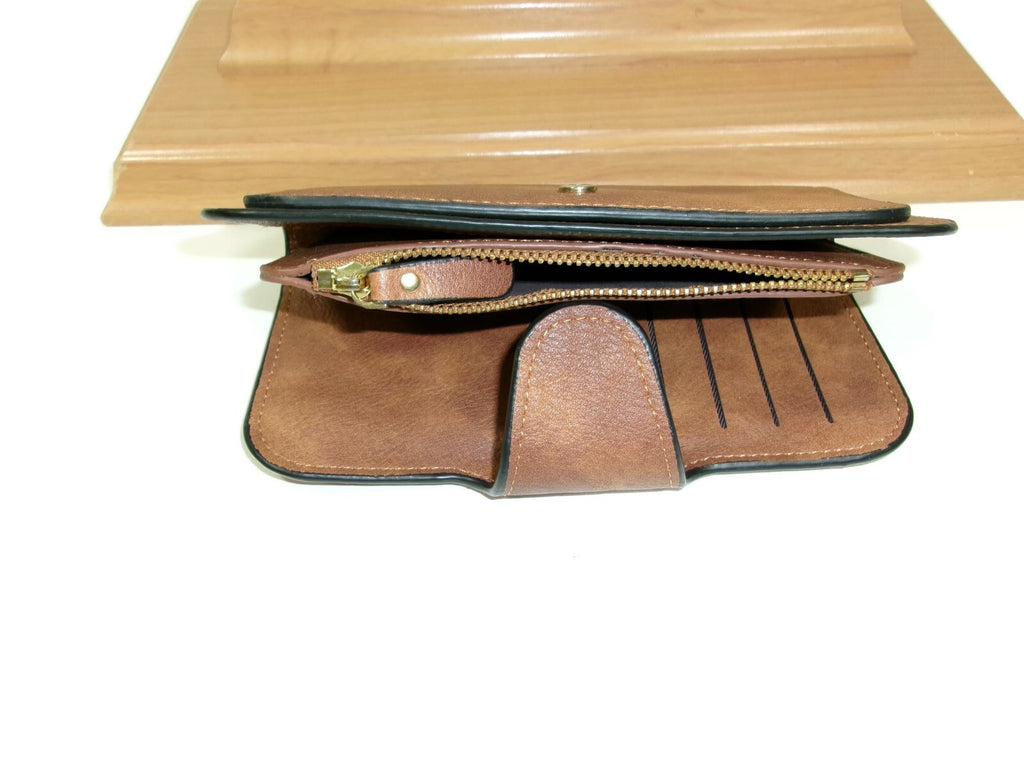 Cluci Womens Tan Wallet Blocking RFD Design Trifold Card Holder Clutch