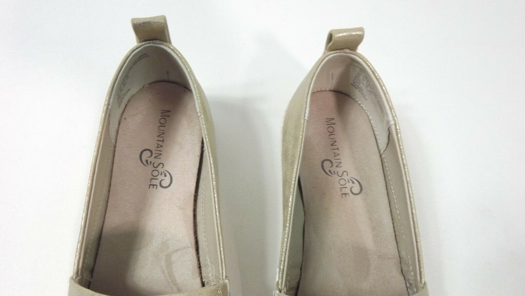 MOUNTAIN SOLE Womens Comfy stylish Distressed GOLD Flats Shoes Size 8 M 8M