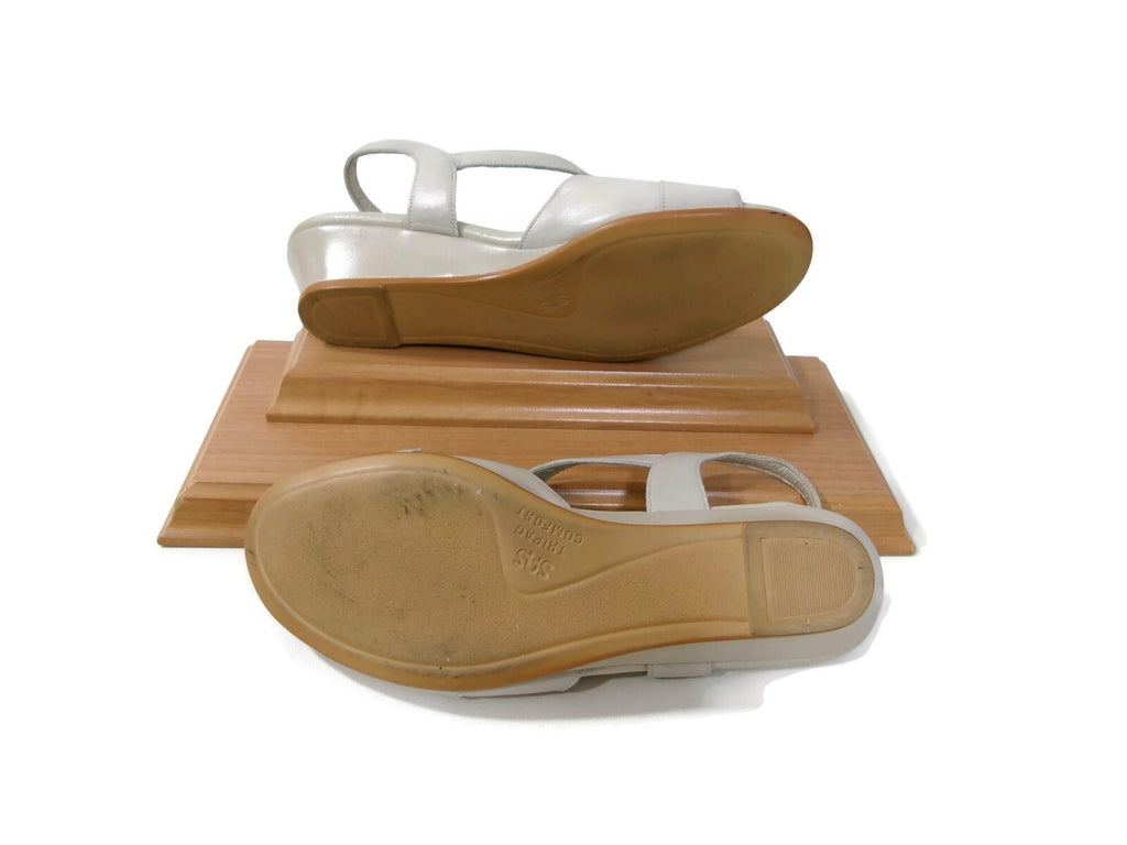 SAS Womens Sandals Shoes Size 9.5 W   Cream / Taupe  Leather Low Heels Comfort