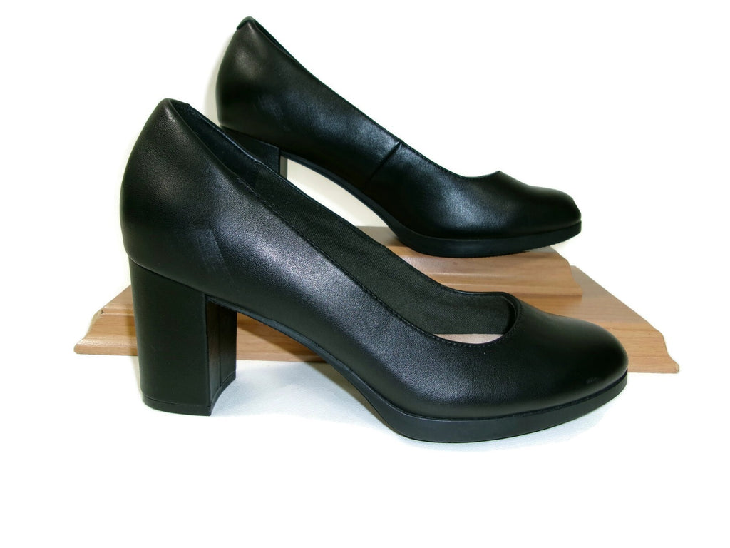 Clarks Collection Womens Black Leather Shoes Size 8.5 M Slip On High Heel Pumps