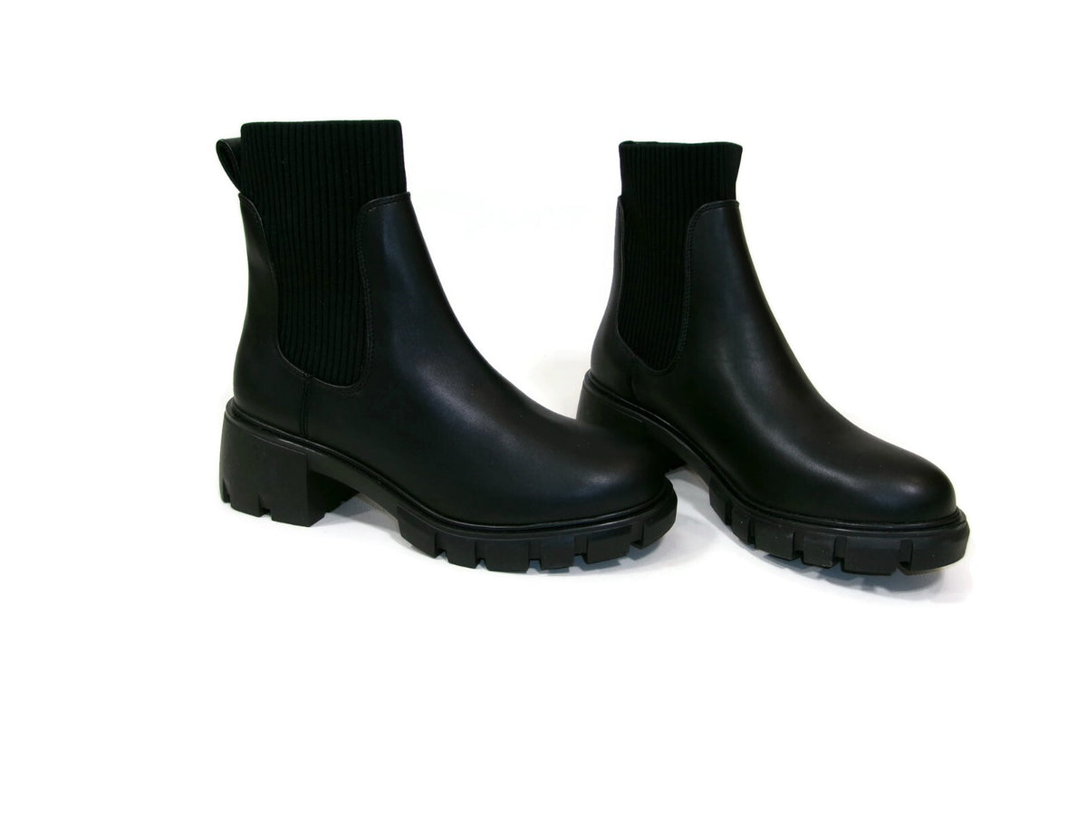 Womens STEVE MADDEN  Chunky Black Sock Boots Shoes Hayle  Ankle Slip ON Size 8.5
