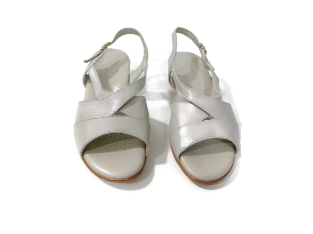 SAS Womens Sandals Shoes Size 9.5 W   Cream / Taupe  Leather Low Heels Comfort