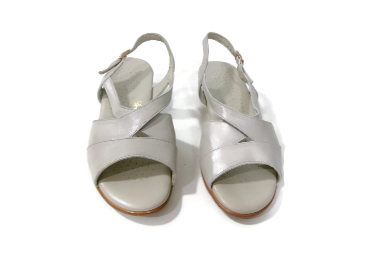 SAS Womens Sandals Shoes Size 9.5 W   Cream / Taupe  Leather Low Heels Comfort