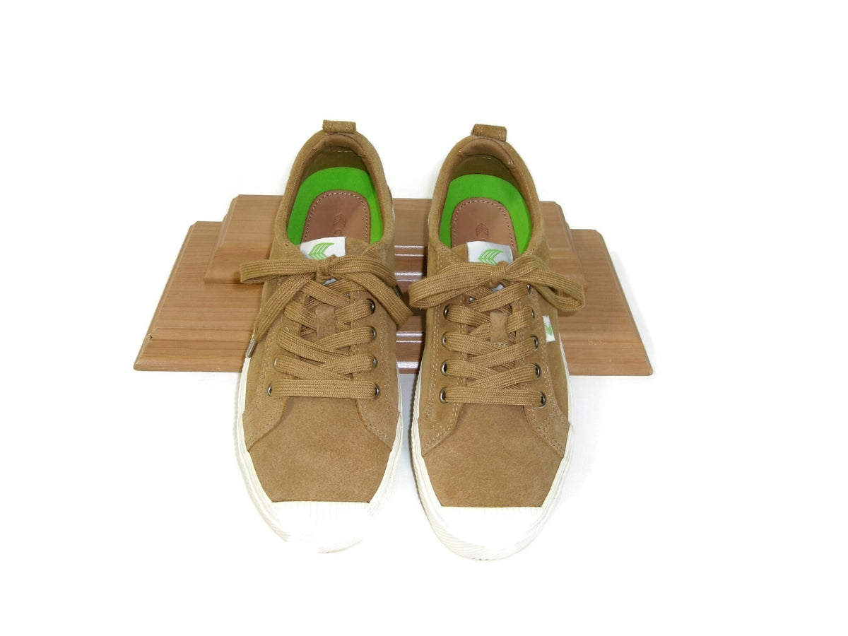 Cariuma Oca Womens Low Camel Tan Suede Sneakers Shoes Size 8 Stylish Comfort